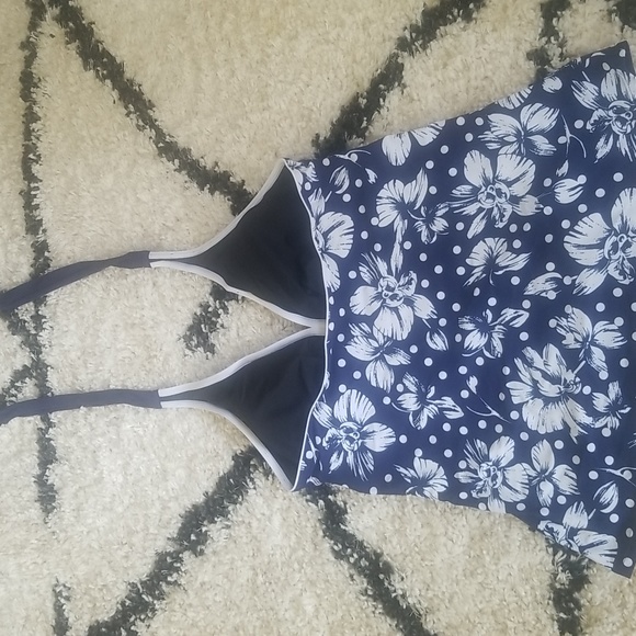 Uniarmoire Womens 2 piece bathing suit - Picture 3 of 9